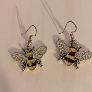 Bee dangle earrings